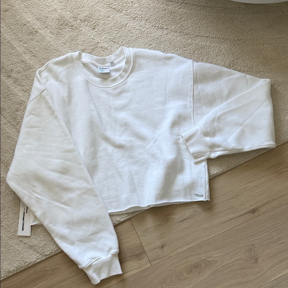 NEW- TNA Sweatfleece by Aritzia Cozy Fleece Perfect Fit Cropped in White